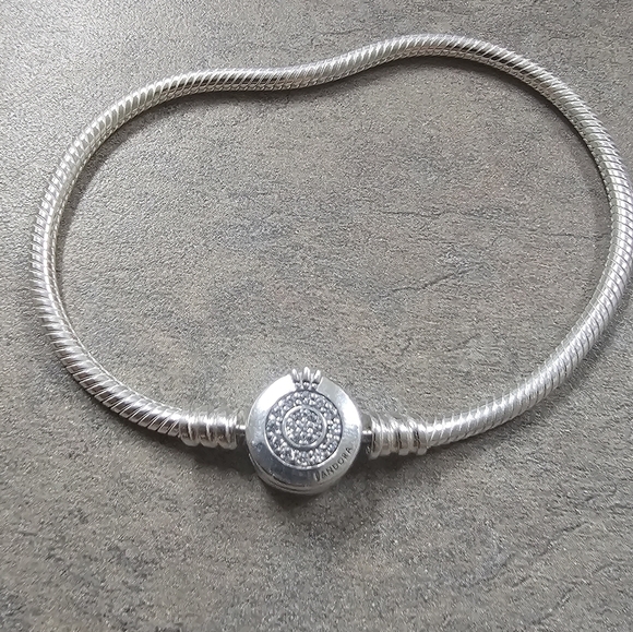 Authentic Pandora Moments Sparkling Crown O Snake Chain Bracelet - Picture 2 of 4
